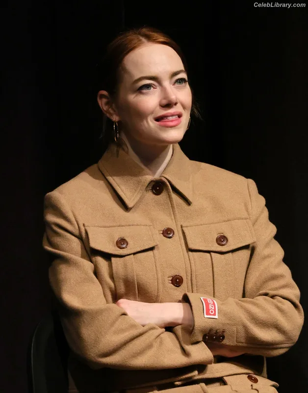 Emma Stone photo 9 of 1455