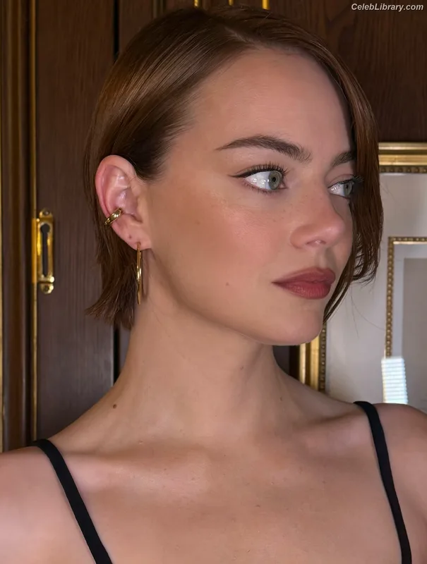 Emma Stone photo 19 of 1455