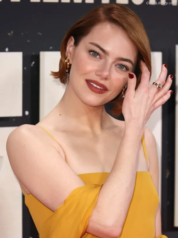 Emma Stone photo 24 of 1455