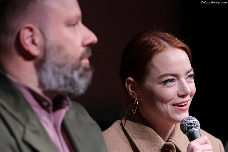 Emma Stone photo 14 of 1455