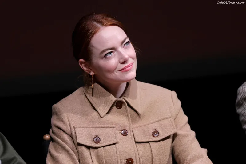 Emma Stone photo 15 of 1455