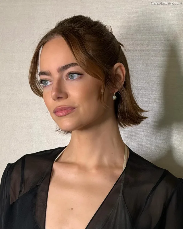 Emma Stone photo 18 of 1455