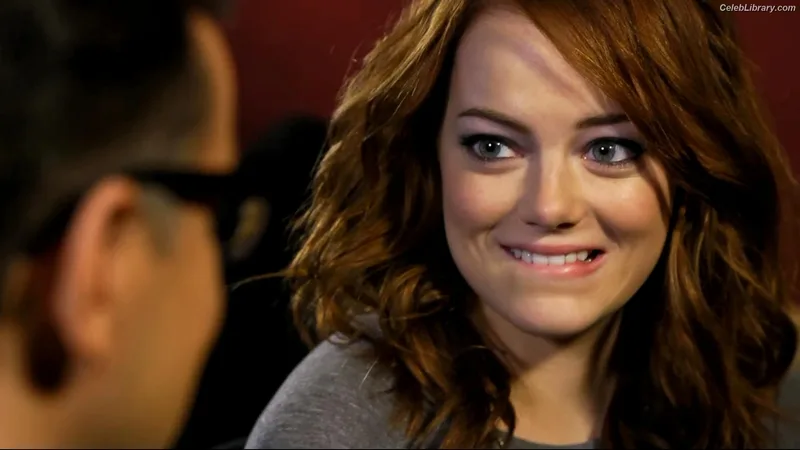Emma Stone photo 22 of 1455