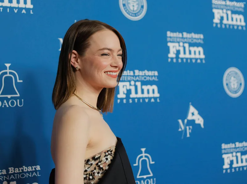 Emma Stone photo 11 of 1455