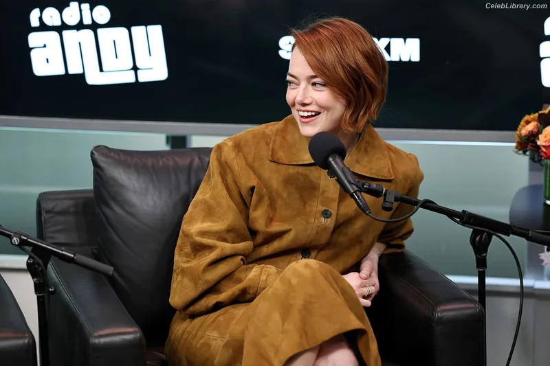Emma Stone photo 18 of 1455
