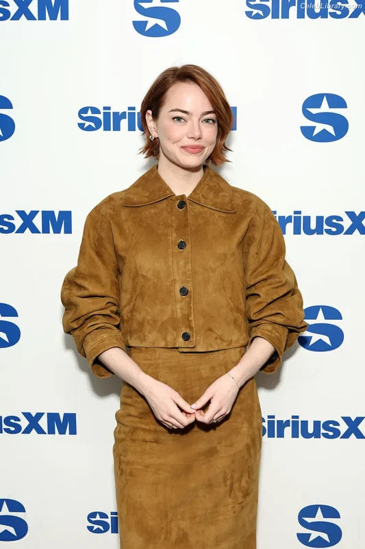 Emma Stone photo 20 of 1455