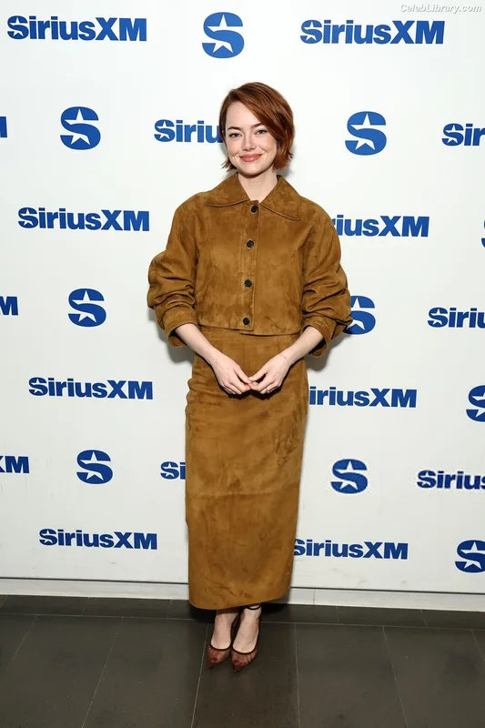 Emma Stone photo 21 of 1455