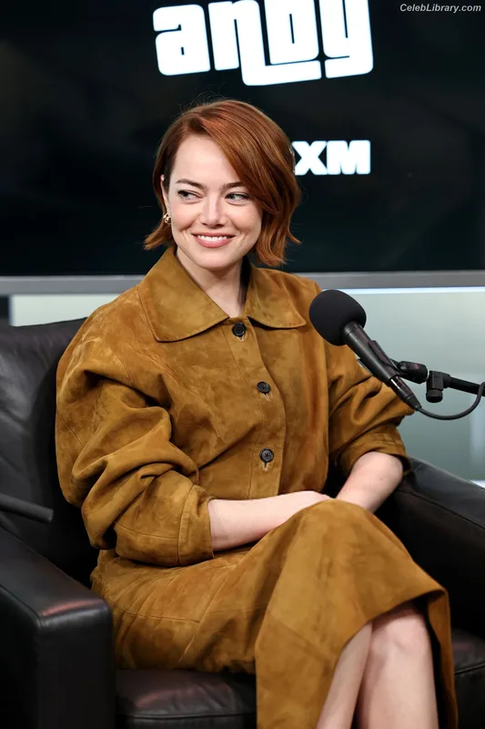 Emma Stone photo 22 of 1455