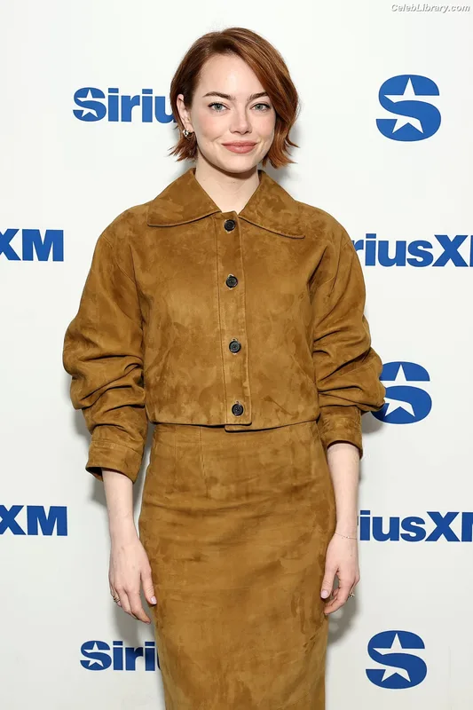 Emma Stone photo 1 of 1455