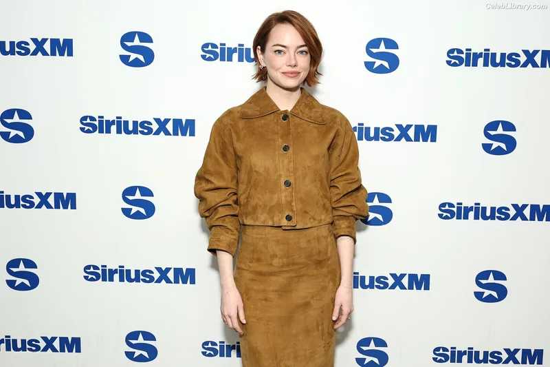 Emma Stone photo 3 of 1455