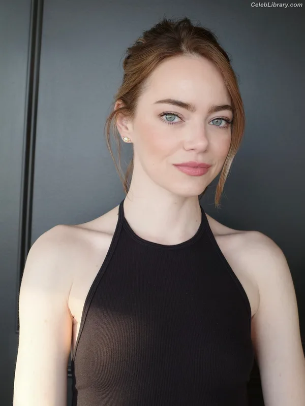 Emma Stone photo 4 of 1455