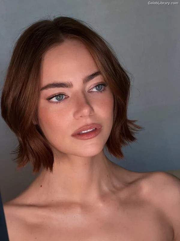 Emma Stone photo 6 of 1455