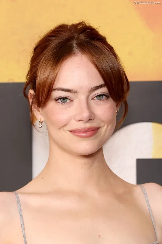 Emma Stone photo 14 of 1455