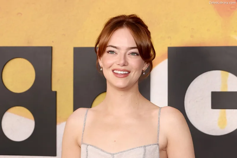 Emma Stone photo 18 of 1455