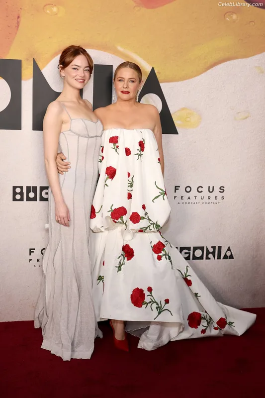 Emma Stone photo 19 of 1455