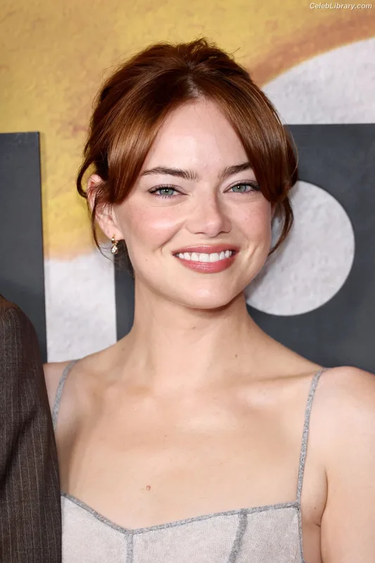 Emma Stone photo 23 of 1455
