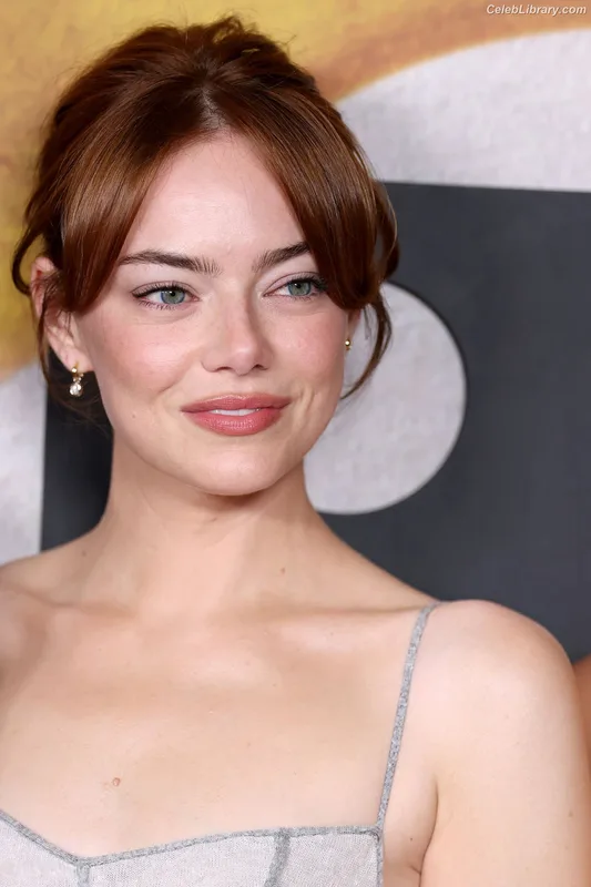 Emma Stone photo 24 of 1455