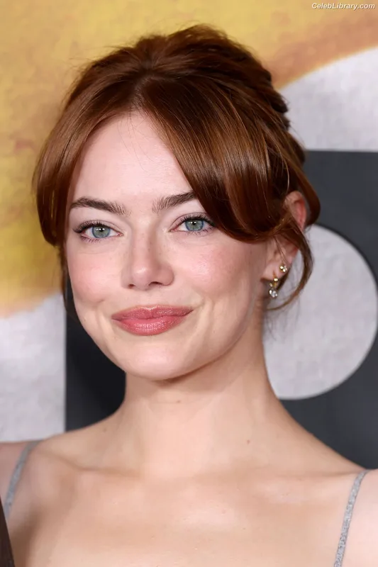 Emma Stone photo 1 of 1455
