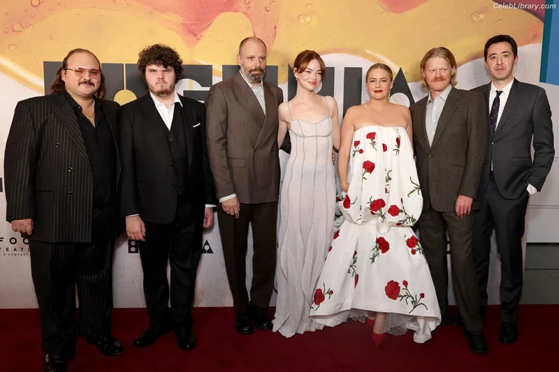 Emma Stone photo 2 of 1455