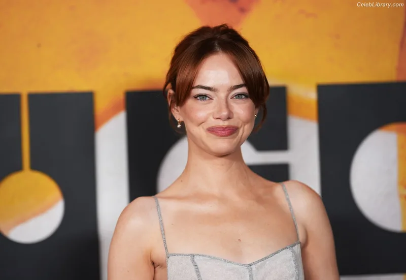 Emma Stone photo 3 of 1455
