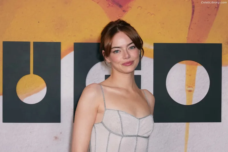 Emma Stone photo 6 of 1455