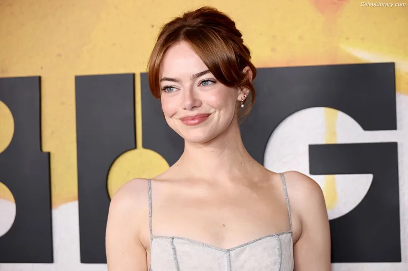 Emma Stone photo 14 of 1455