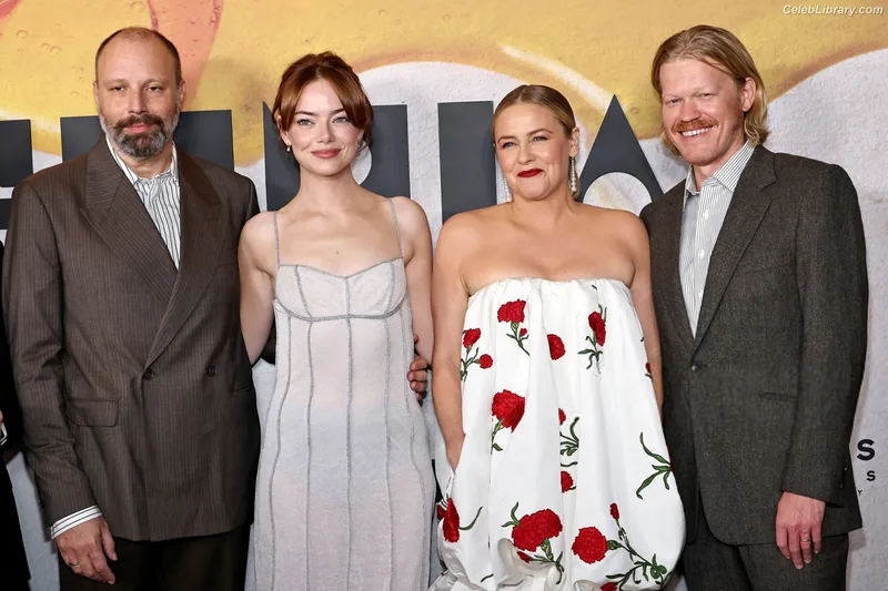 Emma Stone photo 15 of 1455