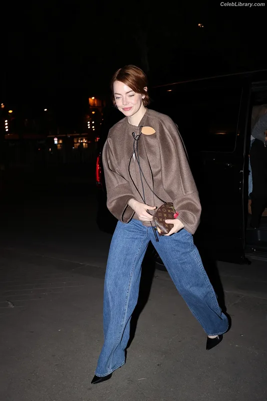 Emma Stone photo 18 of 1455