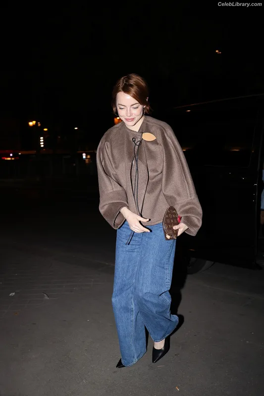 Emma Stone photo 24 of 1455