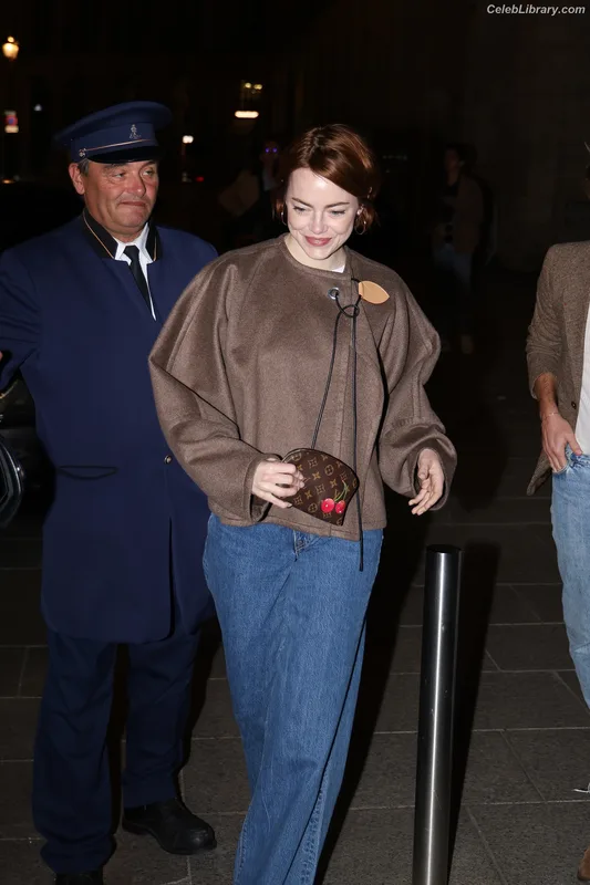 Emma Stone photo 3 of 1455