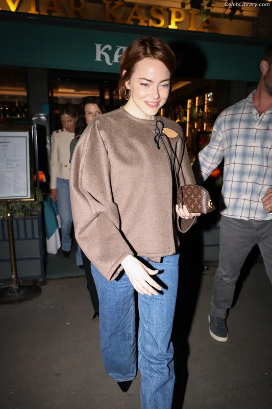 Emma Stone photo 4 of 1455