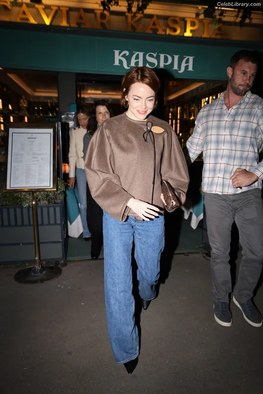 Emma Stone photo 5 of 1455