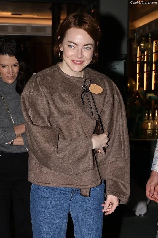 Emma Stone photo 6 of 1455