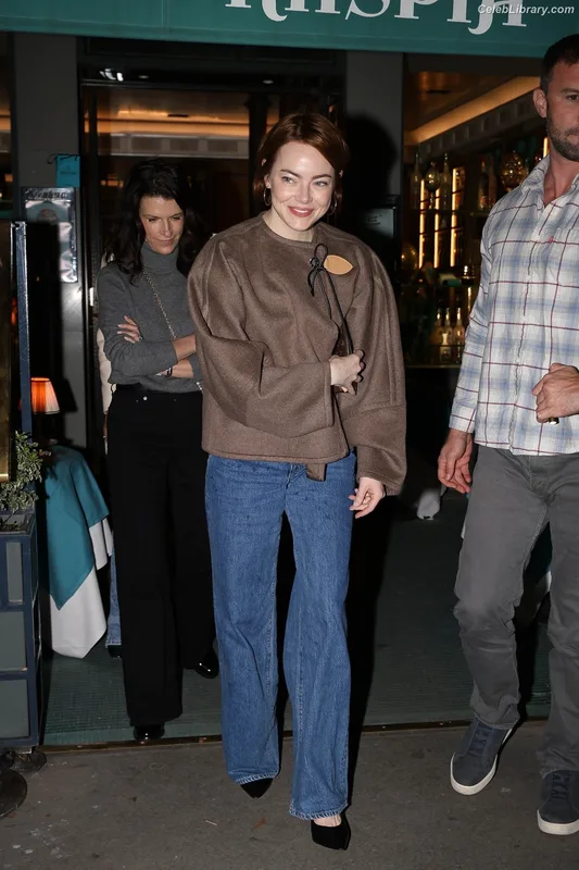 Emma Stone photo 7 of 1455