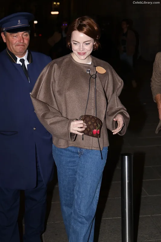 Emma Stone photo 12 of 1455