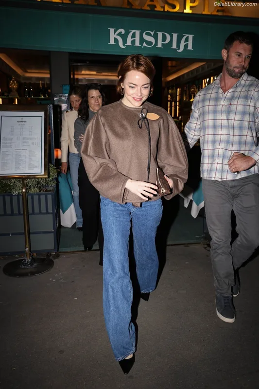 Emma Stone photo 13 of 1455