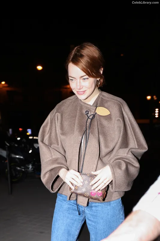 Emma Stone photo 15 of 1455