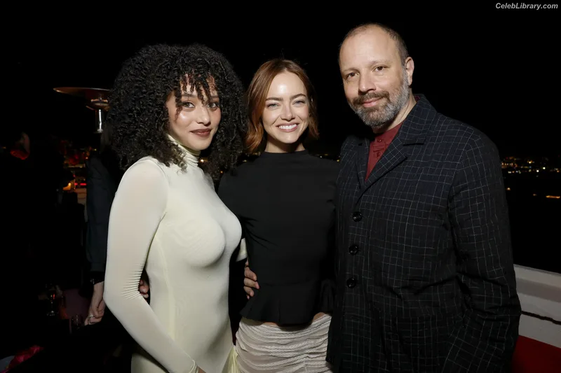 Emma Stone photo 18 of 1455