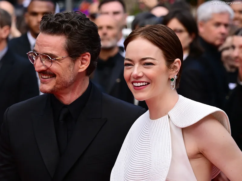 Emma Stone photo 23 of 1455