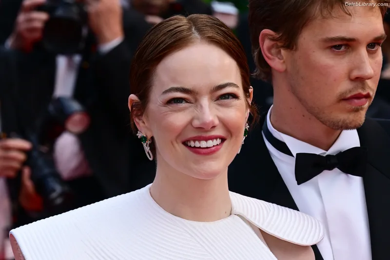 Emma Stone photo 7 of 1455