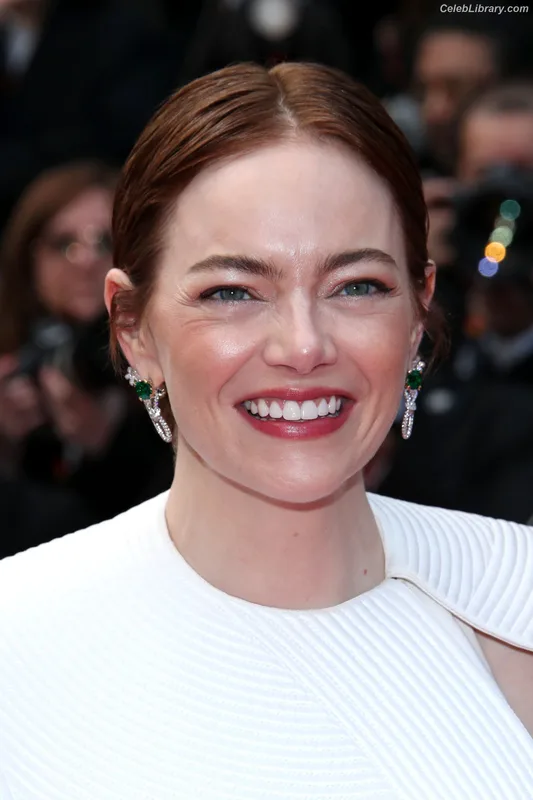 Emma Stone photo 15 of 1455