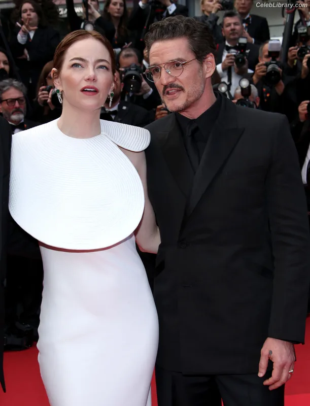 Emma Stone photo 16 of 1455