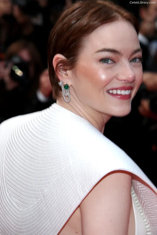Emma Stone photo 23 of 1455