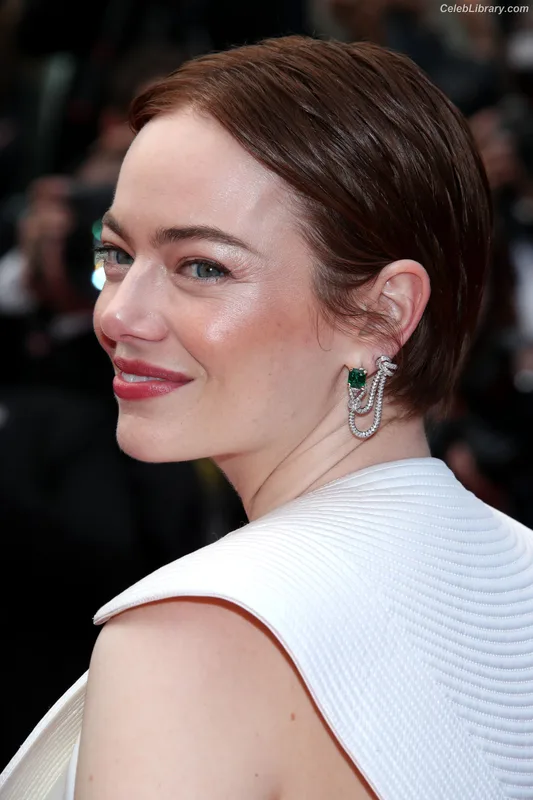 Emma Stone photo 24 of 1455