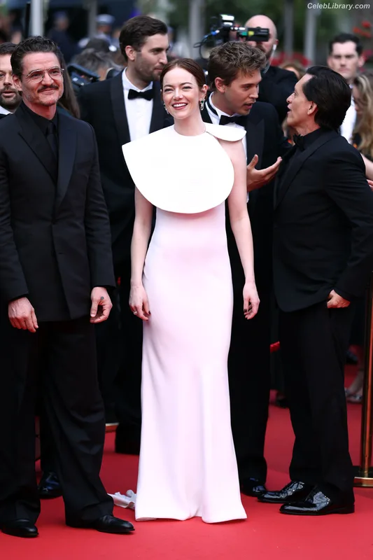 Emma Stone photo 1 of 1455
