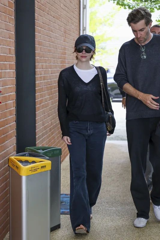 Emma Stone photo 20 of 1455