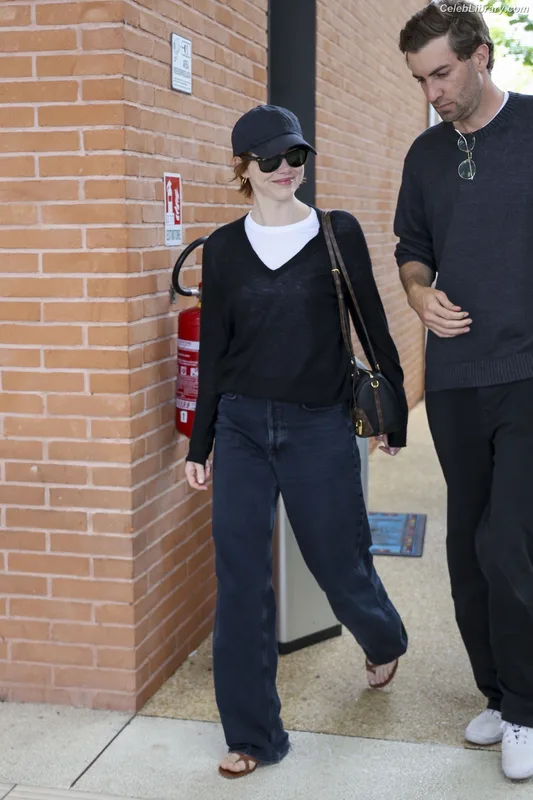 Emma Stone photo 24 of 1455