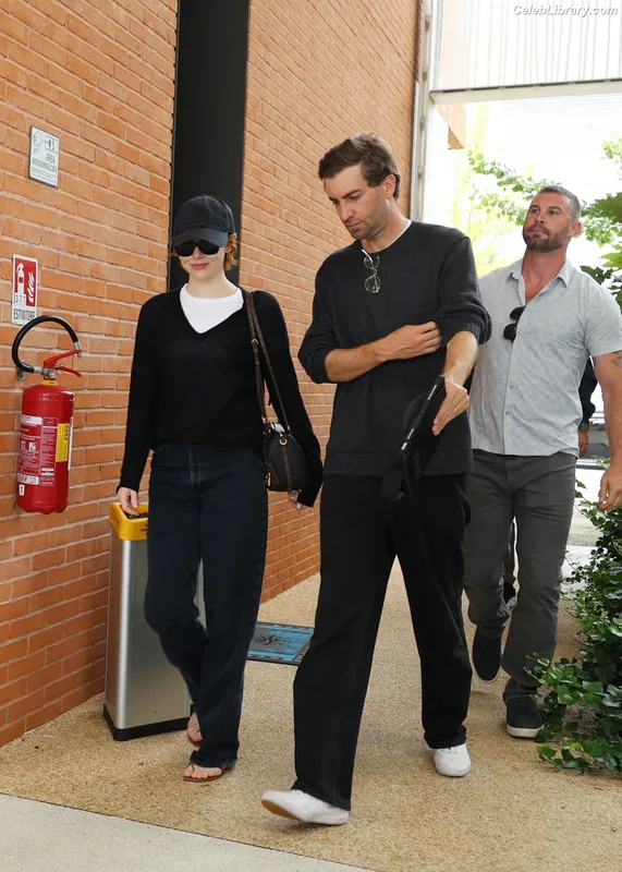 Emma Stone photo 3 of 1455
