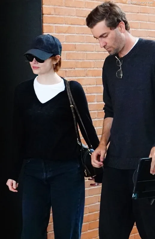 Emma Stone photo 7 of 1455