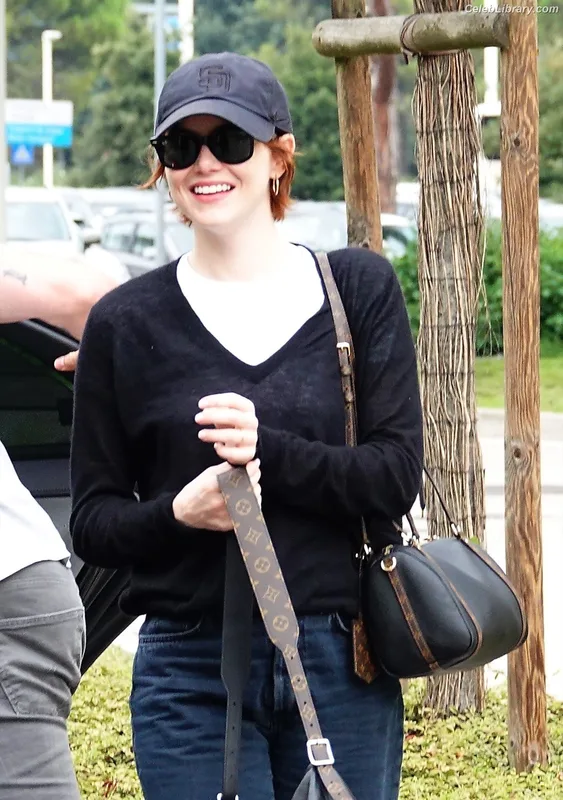 Emma Stone photo 10 of 1455